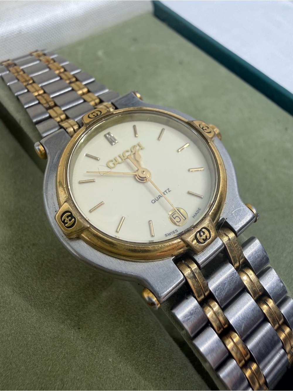 FULL SET 1990s Gucci 9000L 25.5mm Quartz Watch